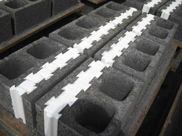 保溫外模板的特點(diǎn)有哪些優(yōu)勢 保溫外模板的特點(diǎn)有哪些優(yōu)勢